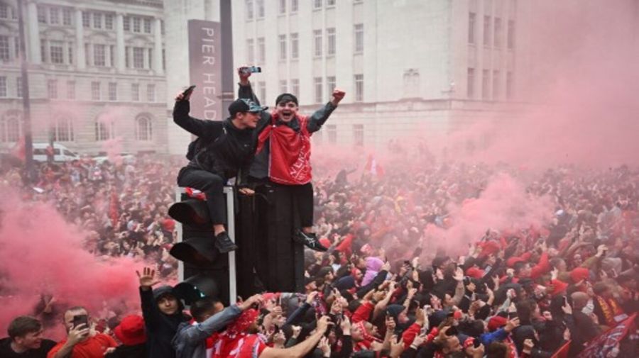 El horror del desfile de trofeos del Liverpool cuando un automóvil 