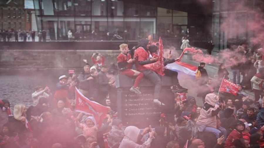 El horror del desfile de trofeos del Liverpool cuando un automóvil 