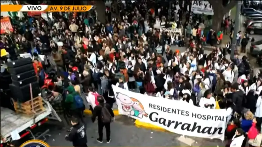 Hospital Garrahan marchando al ministerio de salud20250529
