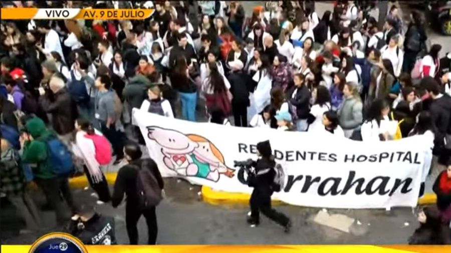 Hospital Garrahan marchando al ministerio de salud20250529
