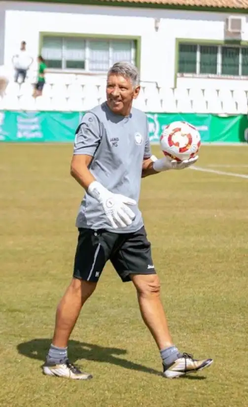 Serrano entrenador de arqueros
