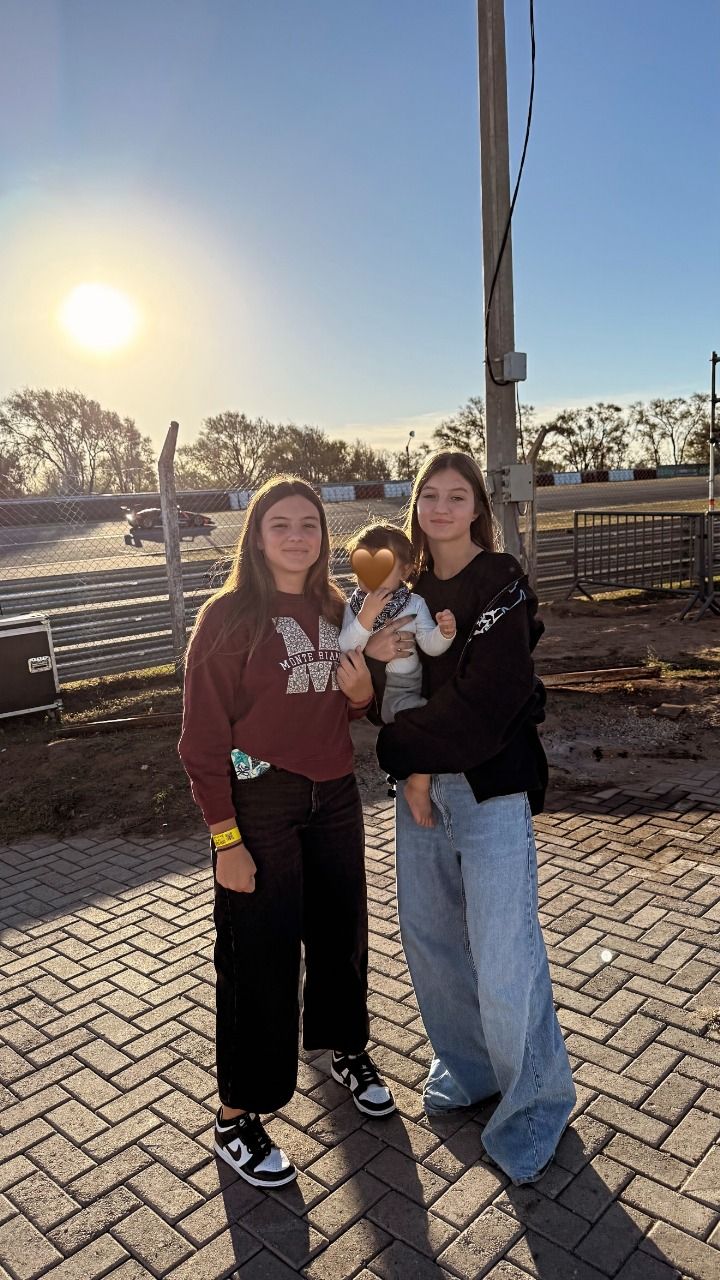 Nicole Neumann, Allegra y Sienna Cubero
