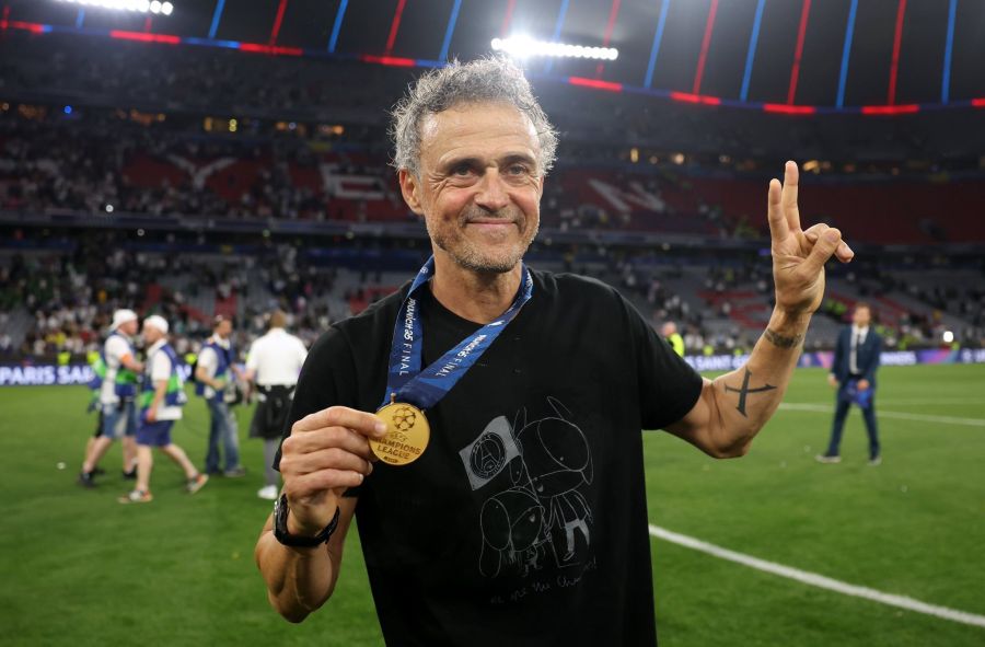 Luis Enrique con la medalla