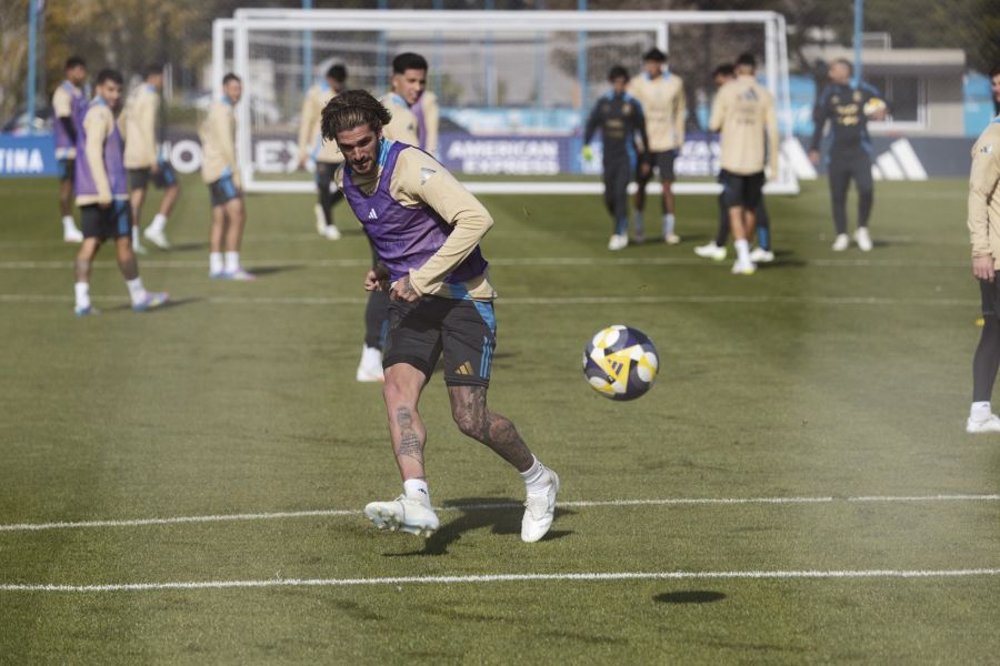 De Paul en los entrenamientos de Argentina
