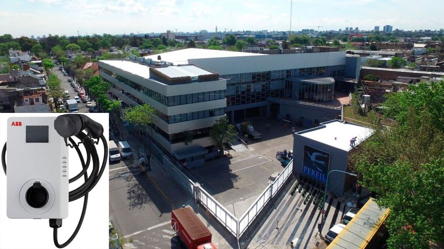 Cargador ABB en la redacción de la revista Parabrisas