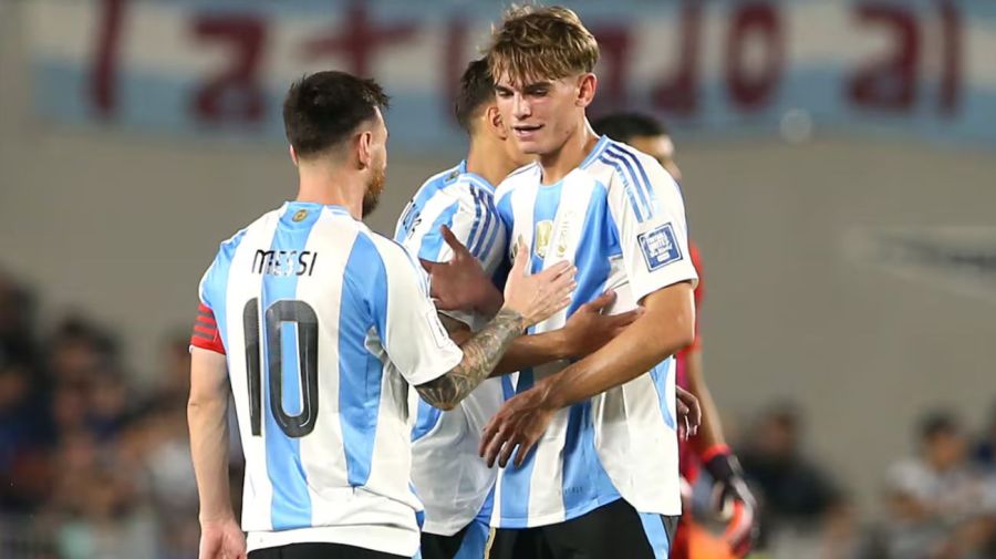 Messi y Nico Paz