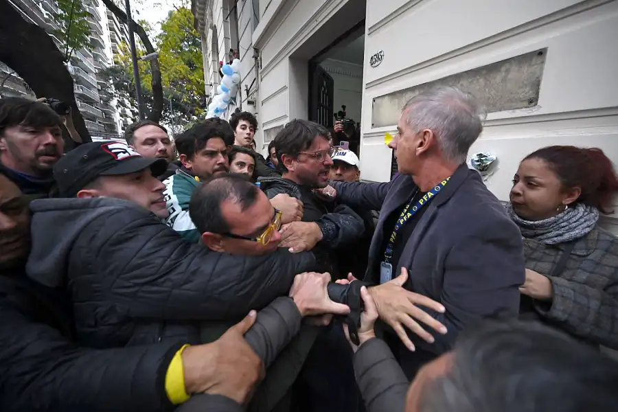 Detención Juan Grabois por tomar Instituto Juan Domingo Perón 1