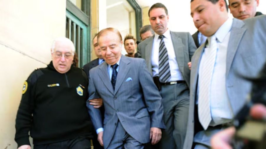 Carlos Menem condena