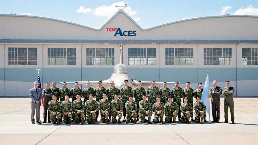 Mecánicos de la Fuerza Aérea Argentina20250610