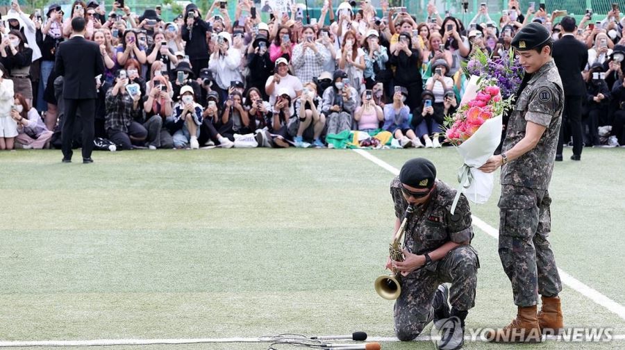 RM y V de BTS salida del ejército