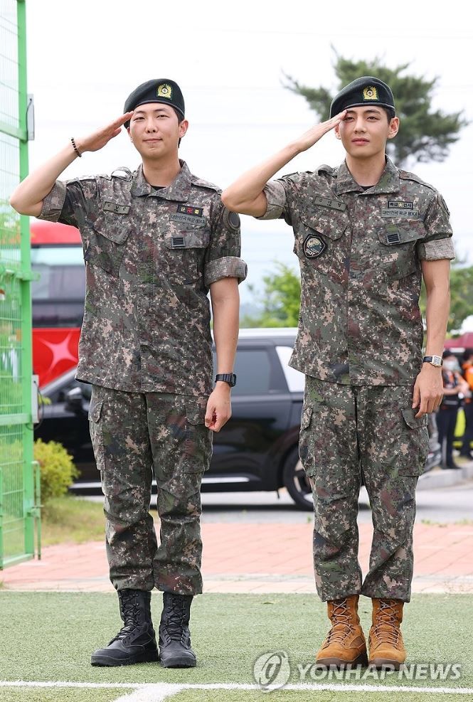 RM y V de BTS salida del ejército