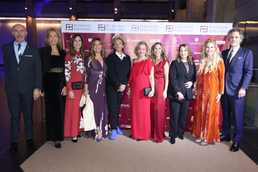 Mario Massaccesi, Patricia Della Giovampaola, Juliana Awada, Comisión de la Fundación Juan A Fernández, Mariana Bagó, Miriam Bagó, Eduardo Galvez, Valeria Ambrosio, Martin Roig / Créditos: Nicolás Colombo y Jorge Amado