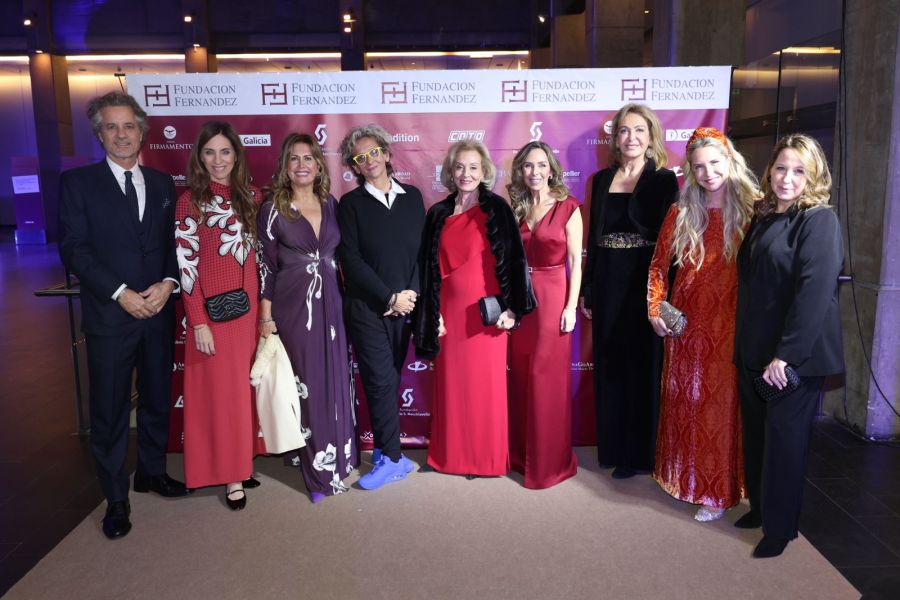 Mario Massaccesi, Patricia Della Giovampaola, Juliana Awada, Comisión de la Fundación Juan A Fernández, Mariana Bagó, Miriam Bagó, Eduardo Galvez, Valeria Ambrosio, Martin Roig / Créditos: Nicolás Colombo y Jorge Amado