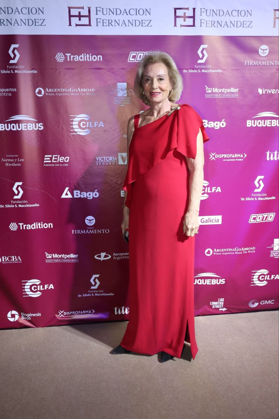 Mario Massaccesi, Patricia Della Giovampaola, Juliana Awada, Comisión de la Fundación Juan A Fernández, Mariana Bagó, Miriam Bagó, Eduardo Galvez, Valeria Ambrosio, Martin Roig / Créditos: Nicolás Colombo y Jorge Amado