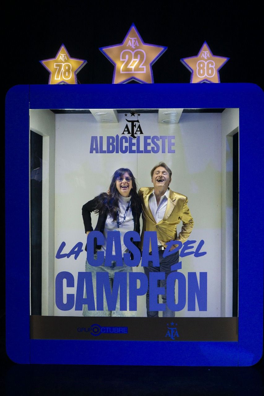 Las fotos de Alejandra Maglietti y Thiago Almada en el exclusivo evento de la selección