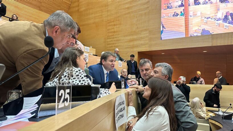 Legisladores de JxC en un cuarto intermedio de la sesión 