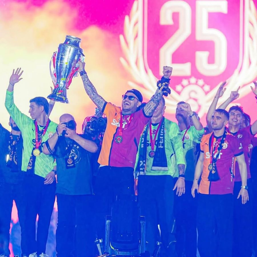 Mauro Icardi festejando la Superliga de Turquía 2024-25 que ganó en el Galatasaray