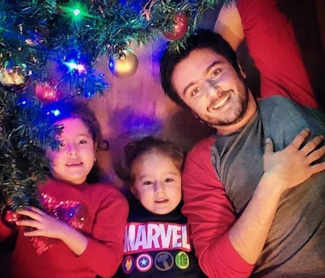 Andrés Sandoval y sus hijos