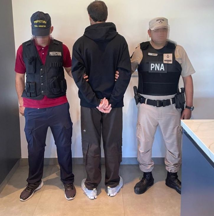 Elias Piccirillo cuando fue detenido por efectivos de Prefectura Naval.