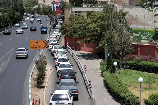 Habitantes de Teheran escapan de la capital