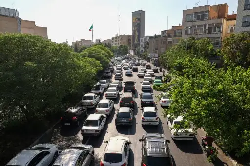 Habitantes de Teheran escapan de la capital
