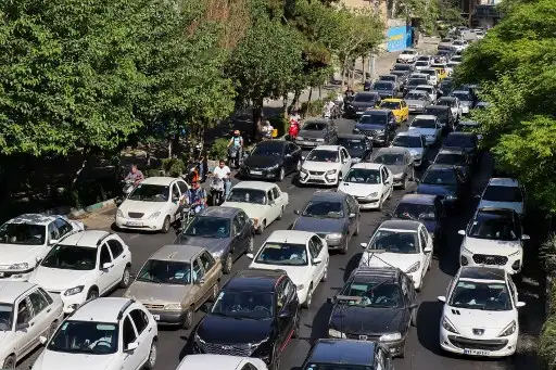 Habitantes de Teheran escapan de la capital