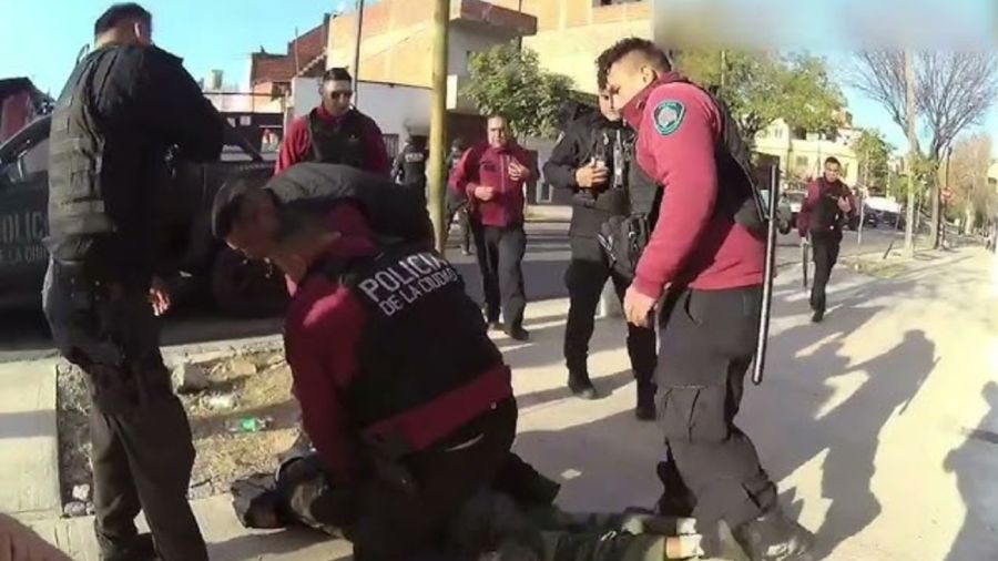 Redujeron con una taser a un hombre armado en Villa Lugano 20250616