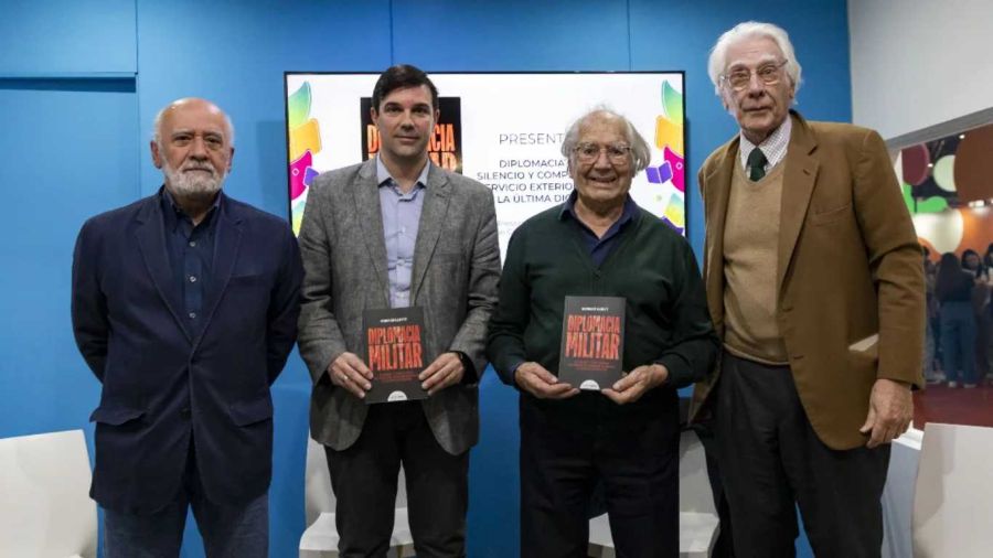 Diplomacia Militar - Rodrigo Lloret