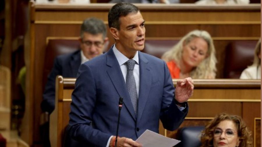 Pedro Sánchez, cada vez más acorralado por los escándalos que estallan a su alrededor