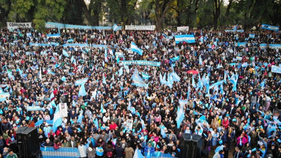 20250620 Banderazo por Cristina Kirchner en Parque Lezama
