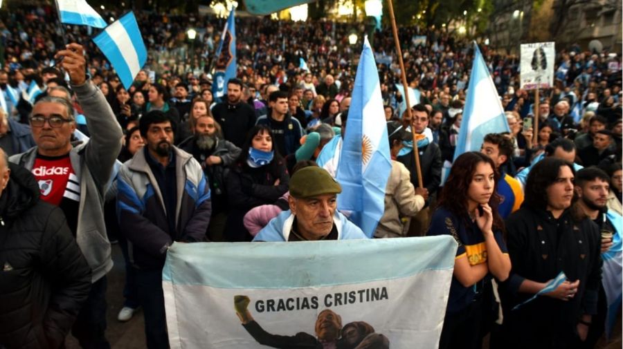 20250620 Banderazo por Cristina Kirchner en Parque Lezama