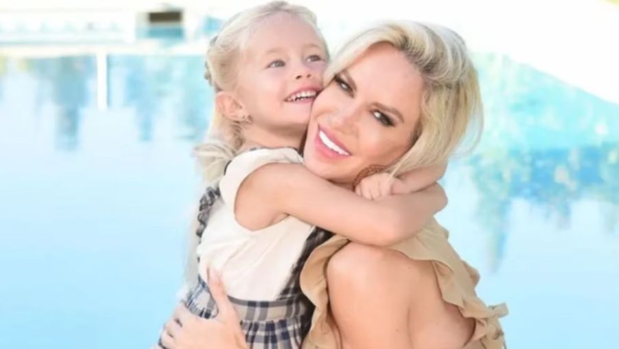 Luciana Salazar y Matilda Salazar