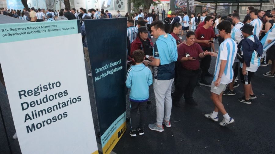 20250621 Controlarán a deudores alimentarios morosos en los recitales de Los Piojos en River