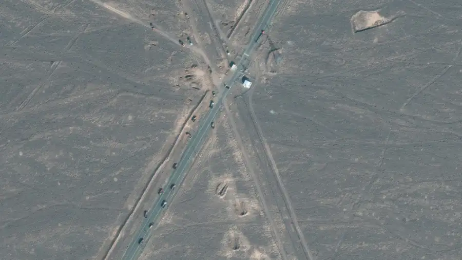 Una foto satelital de la base nuclear subterránea de Fordo, Irán.