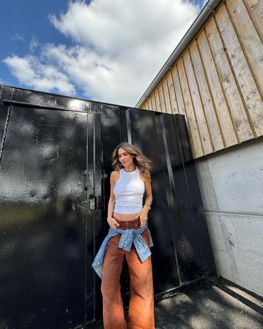 María Vázquez luce el jean wide leg