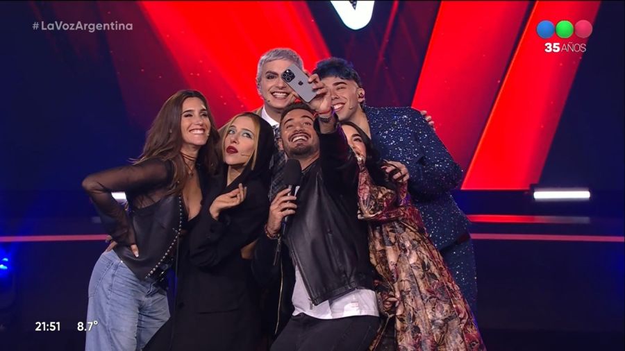 Duelo de looks: Soledad Pastorutti y Lali Espósito brillan en el estreno de La Voz