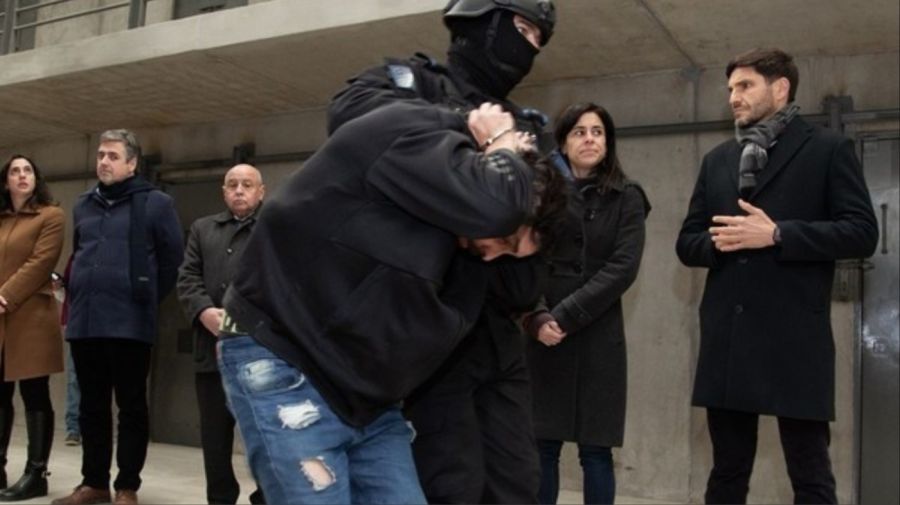 Trasladan 400 presos en Rosario