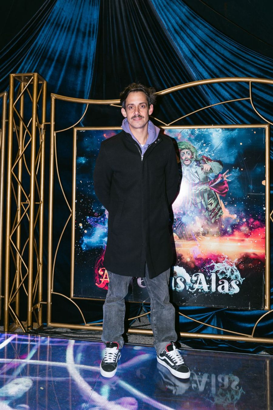 El look de los famosos para una noche de circo / Créditos: Joynix Media