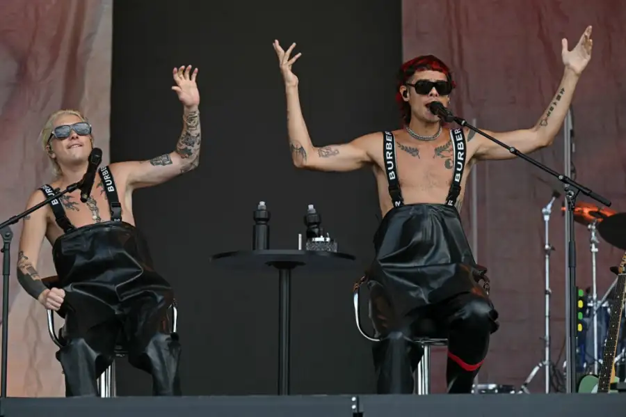 PACOAMOROSOCATRIELglastonbury
