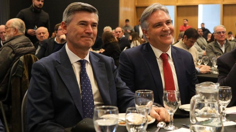 Passerini junto a Llaryora en la Bolsa de Comercio