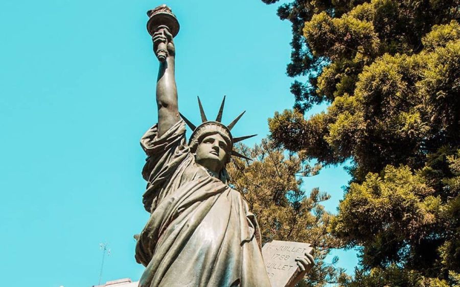 Estatua de la Libertad en Belgrano 