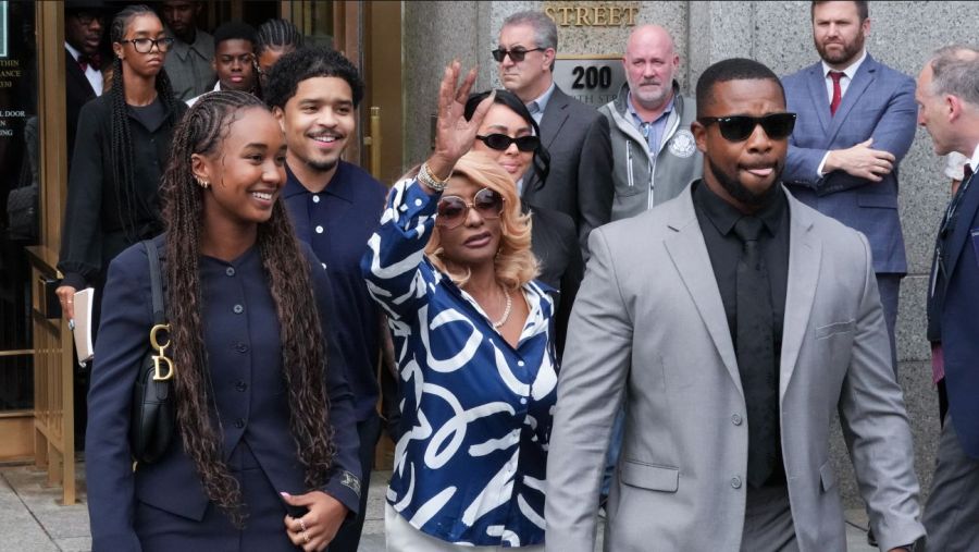 Janice Combs, madre de Sean Diddy Combs, junto a sus nietos