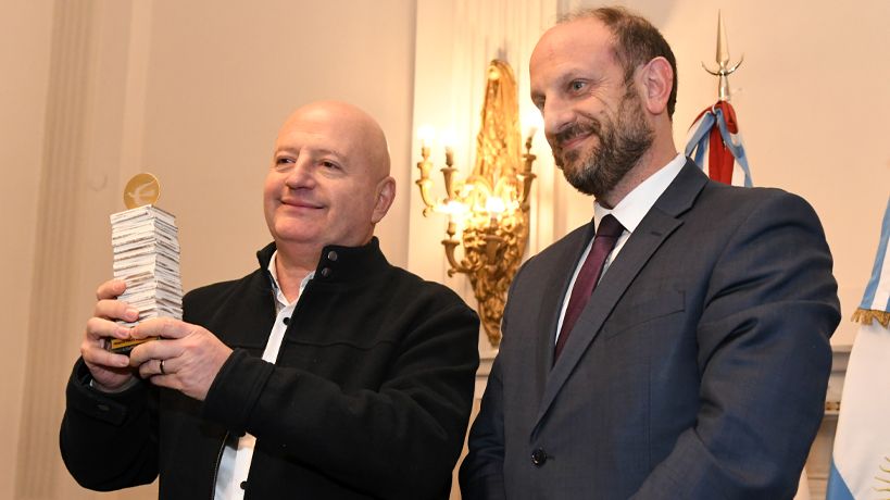 Jorge Petete Martínez recibe el premio de Perfil Córdoba