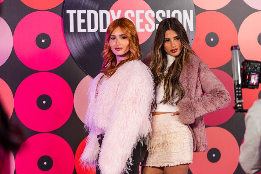 Las famosas con el abrigo peluche tendencia / Créditos: Mazalán Comunicaciones