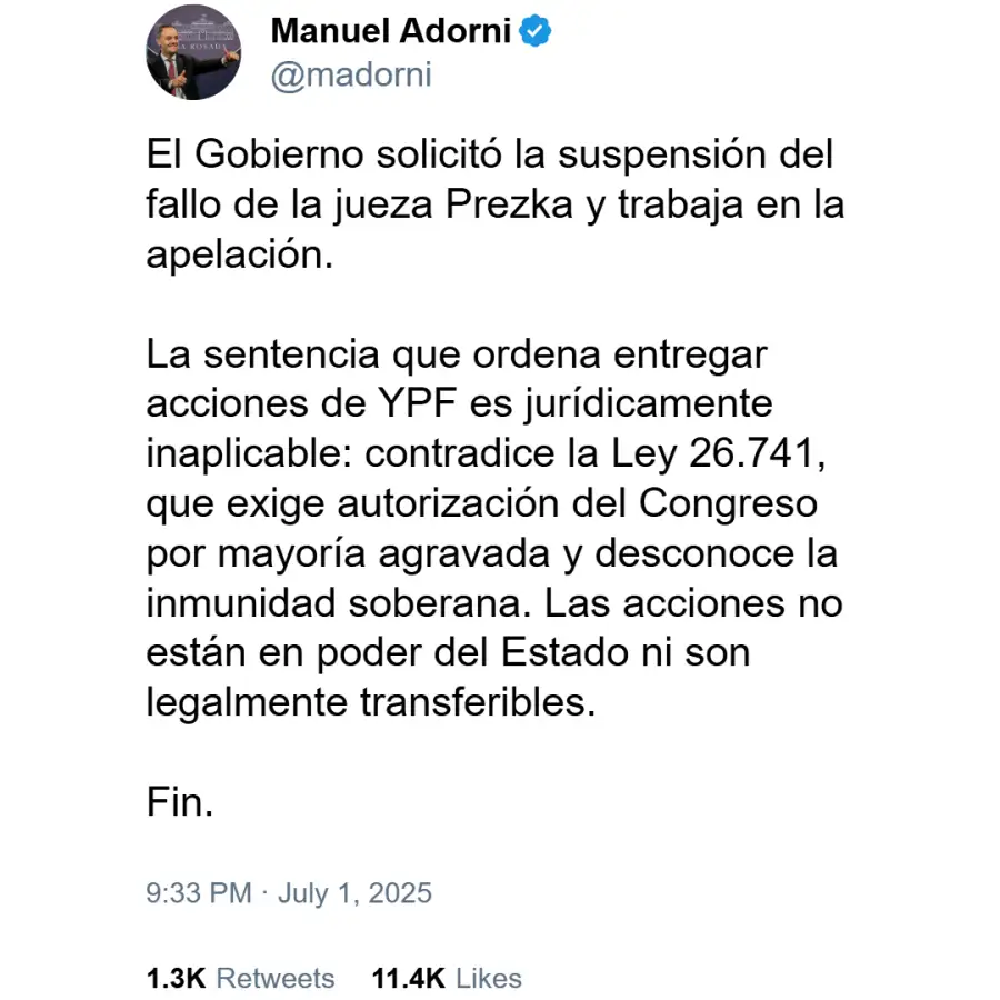Posteo Manuel Adorni sobre YPF
