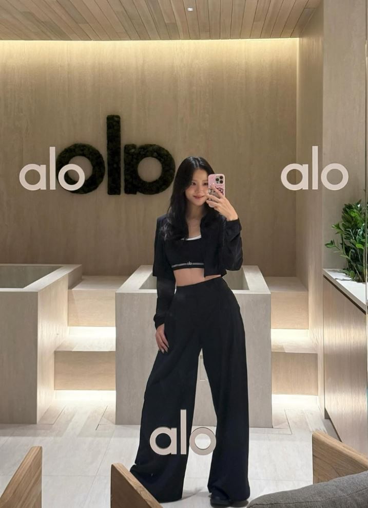 Jisoo x Alo apertura local 2025