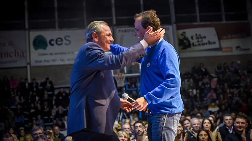 Guillermo de Rivas junto a Llamosas