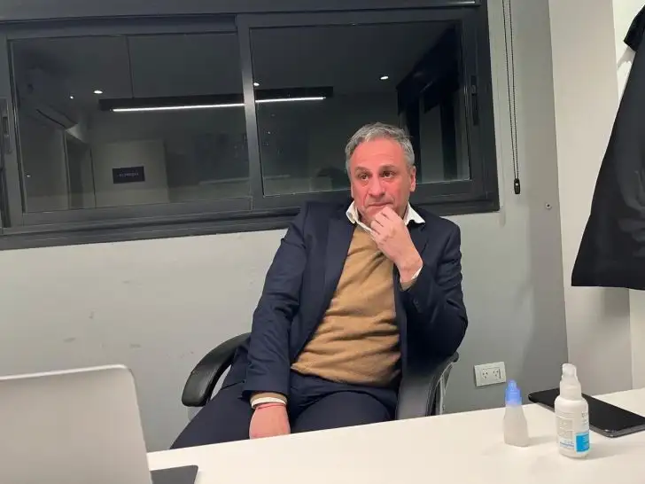 Escudero Salama llora