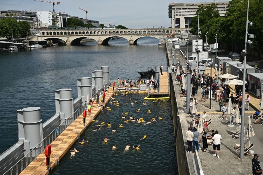 Permiten bañarse en el río Sena por primera vez desde 1923