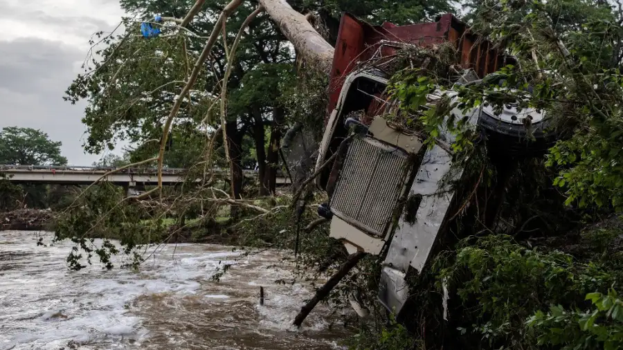 Inundaciones en Texas: sigue la búsqueda de sobrevivientes entre los restos de la devastación.